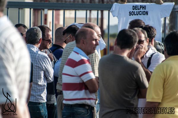 Ex Trabajadores de Delphi concentrados a las puertas de la factoría