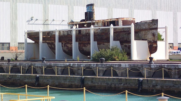Barco junto al Dique de Matagorda.