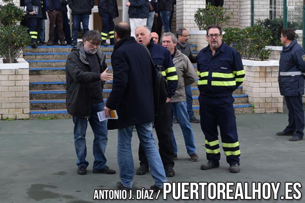 Antonio Romero con los miembros del Comité de Navantia en Puerto Real.