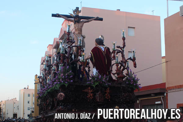 Radiante estación de penitencia de la Hermandad de la Vera-Cruz