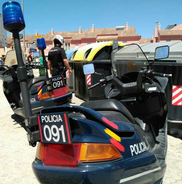 Efectivos de la Policía Nacional en Puerto Real