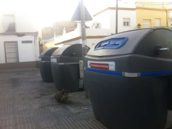 Bombos de basura en Puerto Real.