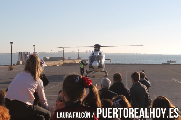 Helicóptero de los Reyes Magos aterrizando en Puerto Real.