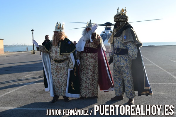 Tarde mágica de los Reyes Magos en la Cabalgata de Puerto Real