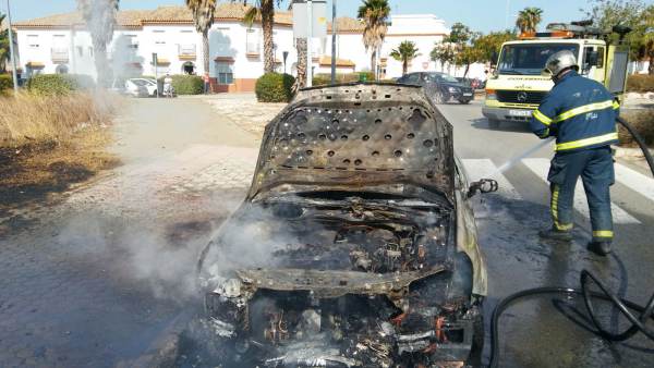 Incendio de coche en Puerto Real