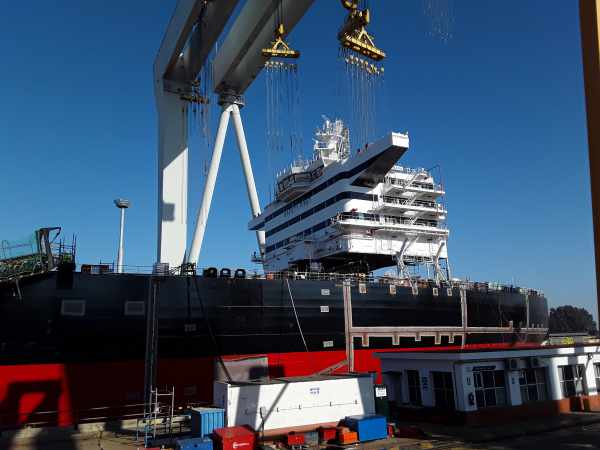 Petrolero Monte Urbasa siendo construido por Navantia Puerto Real
