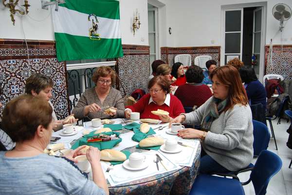 Desayuno Andaluz en la Asociación de Labores "Minerva"