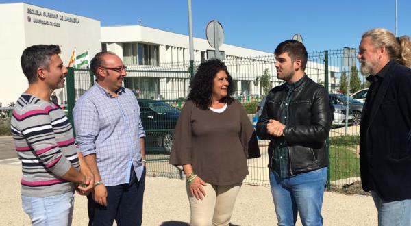 Miembros de Andalucía Por Sí en la Facultad de Ingeniería.