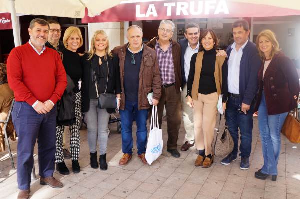 Miembros del Partido Popular de Puerto Real con los diputados nacionales y Pepe Ortiz.