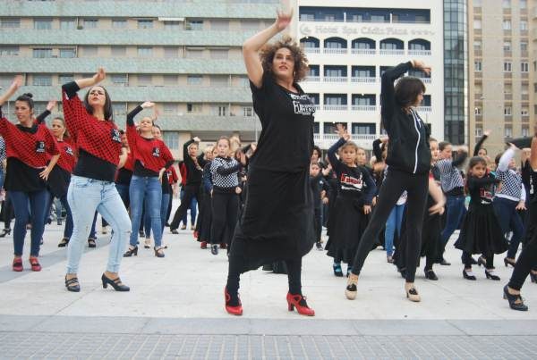 Flashmob de la Escuela de Baile de María Poquet y el Estudio Flamenco de Ana González