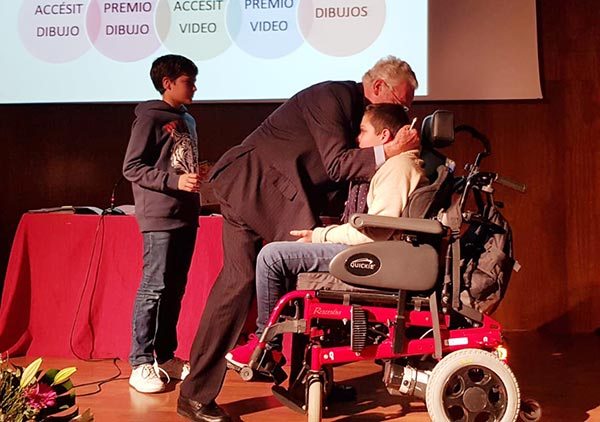 Alumnos del IES La Algaida recogen el Premio del Defensor del Menor Andaluz.