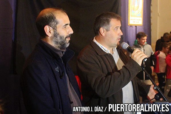 Antonio Romero, Alcalde de Puerto Real, junto a Francisco García, Presidente de la Asociación Belenista.