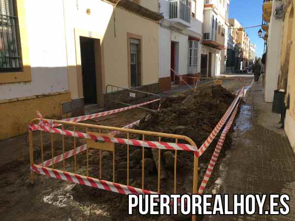 Rotura de Tubería en la Calle Amargura.