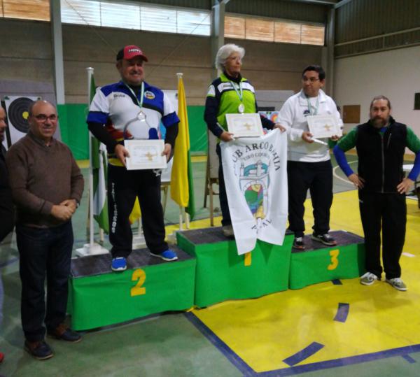Paqui Canalejo, campeona provincial de tiro con arco en sala.