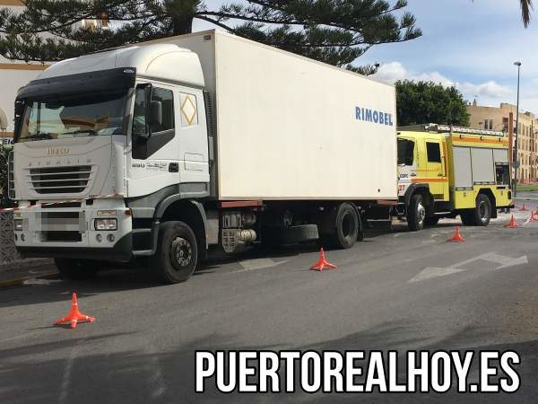 Camión accidentado en la Huerta Pley.