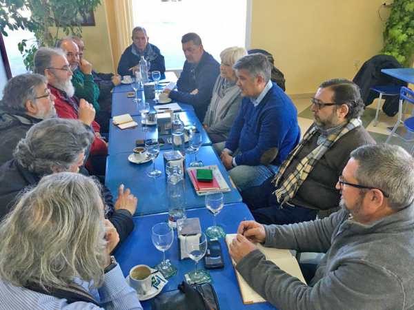 Miembros del PP con el Comité de Empresa de Navantia Puerto Real.