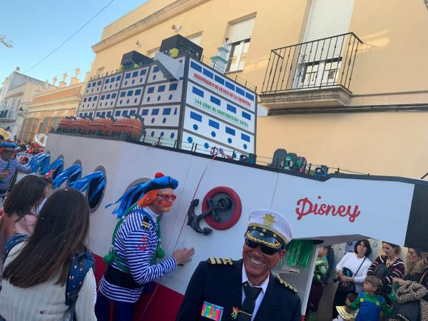 Puerto Real se echó a la calle ante una gigantesca cabalgata de Carnaval