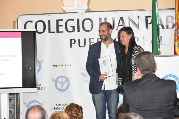 Antonio Romero, ex Alcalde de Puerto Real, recibió su premio por su labor por el bien común.