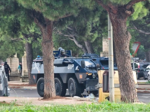 Tanqueta de la Policía Nacional en el Río San Pedro.