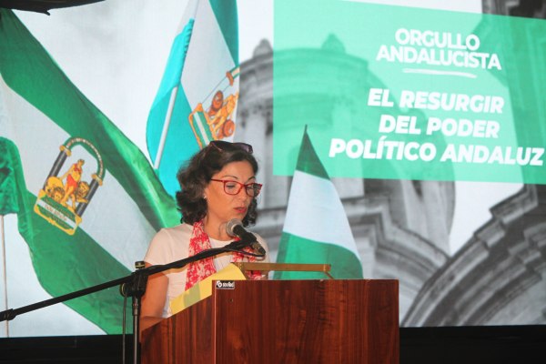 Maribel Peinado defiende el Andalucismo en un acto público de Andaluces Levantaos