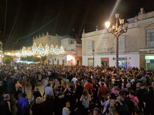 Puerto Real luce, por fin, su alumbrado extraordinario de Navidad