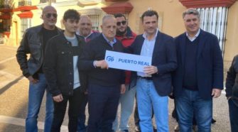Vicente Fernández junto con el Alcaldable de Cádiz, Bruno Ortiz.