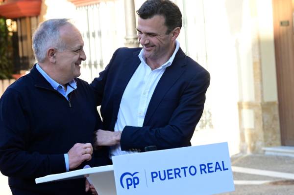 Vicente Fernández, Alcaldable del PP, con Bruno Ortiz, Presidente del PP en Cádiz. 