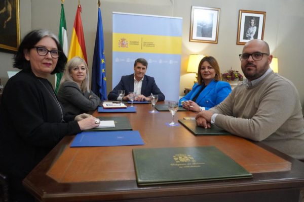 Amaya y Salguero con el delegado del Gobierno en Andalucía, Pedro Fernández