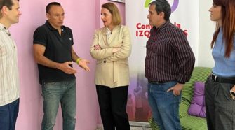 Aurora Salvador con miembros de la Confluencia de Izquierdas