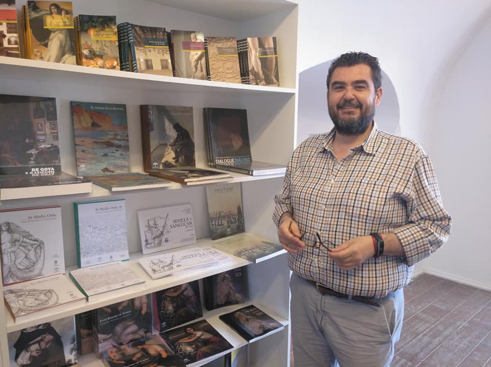 Manuel J. Parodi durante una presentación de su último libro sobre Pelayo Quintero.