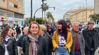 Aurora Salvador, con los miembros de la Confluencia