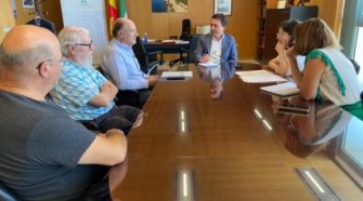 La Sociedad Puertorrealeña de Amigos del País con miembros de la Junta de Andalucía