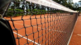 Red de tenis en tierra batida