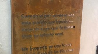 Tótem en memoria de Paula Contreras en Grazalema.
