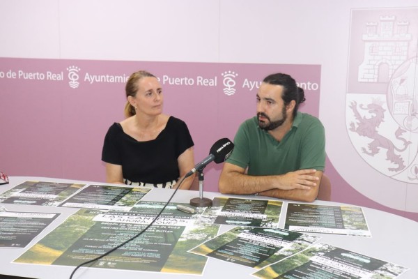 Antonio Gil junto a Aurora Salvador en una rueda de prensa.