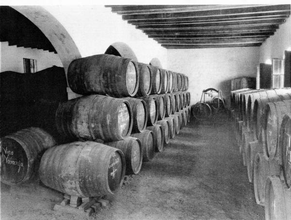 Imagen antigua del interior de la Bodega Campuzano.