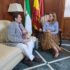 Manuel Parodi en el despacho de Alcaldía junto a Aurora Salvador.