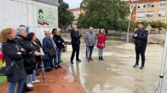 Miembros de AxSí en la Plaza Manuel J. García Caparrós
