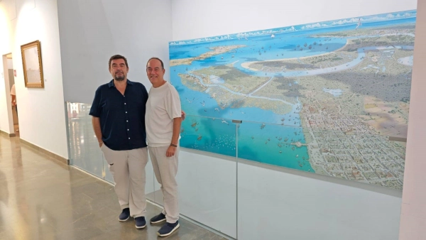Manuel J. Parodi junto a Arturo Redondo (derecha) y el mural creado por este último. Foto: César Custodio.