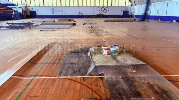 Centro de la pista del Pabellón Municipal de Puerto Real. 