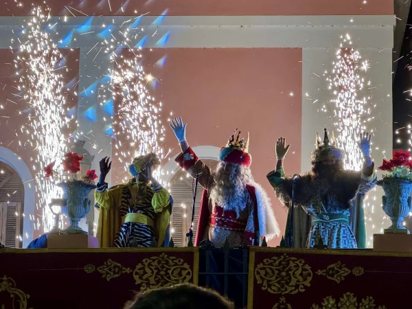 Despedida final de los Reyes Magos en el Ayuntamiento de Puerto Real.